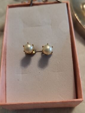 Vintage Pearl Stud Earrings in Cream and Gold